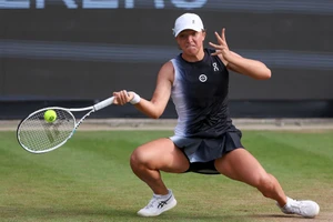 Số 1 thế giới lần đầu “vượt ngưỡng” trên mặt sân cỏ