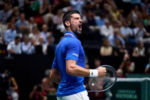 Djokovic giúp Serbia đánh bại Tây Ban Nha