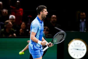 Djokovic trả món nợ thua cựu thù Holger Rune