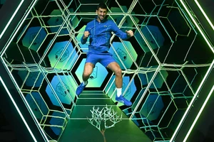 Djokovic có hành động khó tin dành cho bại tướng Dimitrov