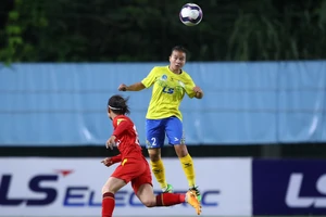 Bất phân thắng bại ở trận cầu đinh khai mạc giải bóng đá nữ