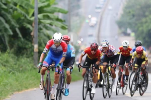 Tay đua Hà Kiều Tấn Đại mở ngân hàng điểm áo xanh