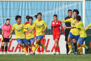 Thắng may mắn, TP.HCM I tái thiết trật tự bóng đá nữ