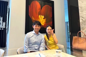 Trưởng đoàn Nualphan tin HLV Ishii sẽ vực dậy đội tuyển Thái Lan