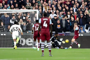 Huyền thoại MU nhất loạt chỉ trích đội chủ sân Old Trafford