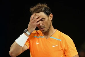 Nadal đầu hàng Djokovic trong cuộc chiến giành Grand Slam Úc mở rộng