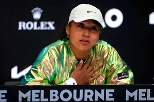 Bà mẹ một con Osaka rơi nước mắt sau trận thua vòng một