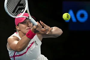 Tay vợt nữ số 1 thế giới tạo điểm nhấn với chiến thắng ngược dòng ngoạn mục