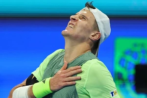 Tay vợt tuổi teen phá đổ kỷ lục của Alcaraz