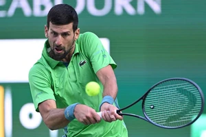 Djokovic thua sốc đối thủ 20 tuổi