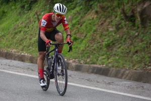 Clip diễn biến chặng 9 và chiến thắng trên đỉnh đèo Ngang của tay đua Gia Bảo