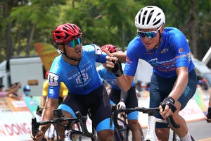 Clip diễn biến chặng 10 và pha cạnh tranh nước rút nghẹt thở tại TP Huế