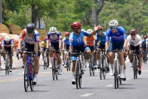 Thót tim với pha nước rút “vàng 10” của Lê Nguyệt Minh và Rikunov