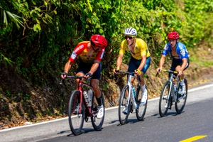 Clip diễn biến “cuộc chiến tam mã” ở chặng đua vượt đèo Hải Vân