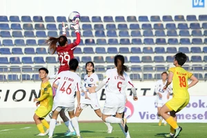 Đương kim vô địch xuất quân suôn sẻ