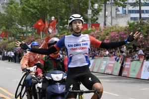 Tay đua Nguyễn Minh Thiện “xé” áo vàng sau màn sôlô cực đỉnh