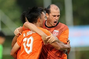 Hy hữu hai lão tướng 42 và 39 tuổi vẫn khoác áo đội trẻ