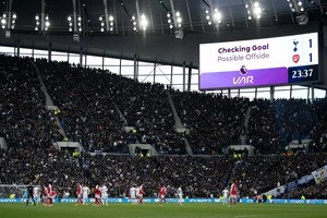 Clip Arsenal mất cúp vì VAR