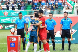 Minh Vương “sinh sự” nhắc Xuân Trường từ nay đã là khách ở Pleiku