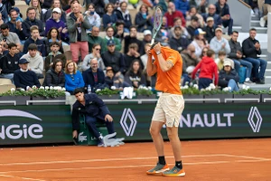 Hy hữu: tay vợt hạt giống đòi thay trọng tài giải Pháp Mở rộng