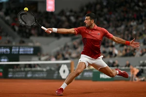 Pháp Mở rộng rung chuyển, Djokovic mất ngôi số 1 thế giới