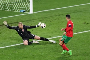 Ronaldo dứt điểm trúng đích nhất và những thống kê thú vị sau lượt trận đầu