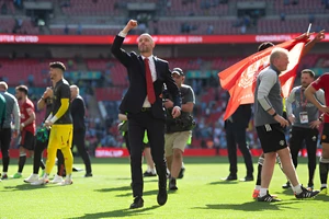 Vì sao MU gia hạn hợp đồng với HLV Erik Ten Hag?