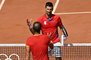 Djokovic “hạ gục nhanh tiêu diệt gọn” Nadal trong cuộc chạm trán thứ 60