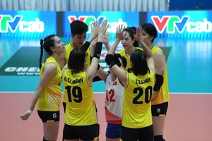 Bích Tuyền cùng bóng chuyền nữ Việt Nam suýt lật đổ Thái Lan tại SEA V-League