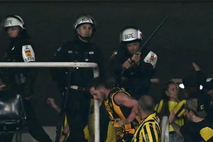 Hơn 250 cổ động viên Uruguay bị bắt giữ sau bạo loạn