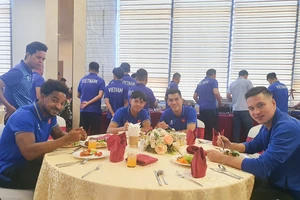 Clip Rộn rã và màn chào Nguyễn Xuân Son ấn tượng của đội tuyển Việt Nam