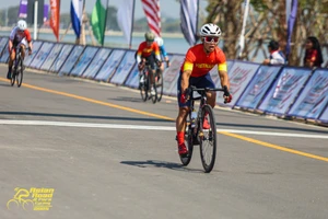 Nữ lực sĩ Tôn Hoàng Khánh Lan đoạt HCV thứ 2 cho xe đạp Việt Nam ở giải châu Á