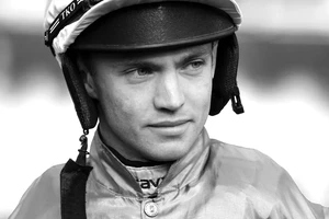 Kỵ sĩ đua ngựa thiệt mạng sau tai nạn trường đua