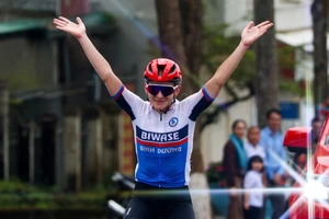 Clip tay đua Natalia chiến thắng thần tốc đoạt “cú đúp”