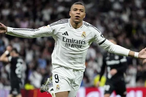Mbappe sánh ngang số bàn thắng của Ronaldo