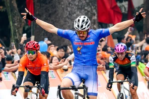 Clip 29 VĐV bị loại ở chặng Nick thắng áo Xanh xe đạp Cúp Truyền Hình