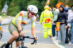 Vượt Hải Vân Quan áo vàng gọi tên ngoại binh Lộc Trời