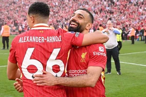 Salah lên tiếng bảo vệ Alexander-Arnold