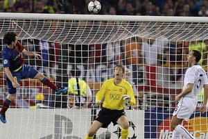 Messi bất ngờ chọn pha đốt lưới Manchester United