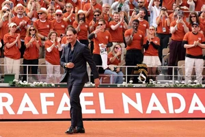 Áo tri ân Nadal bị thổi giá bán 540 USD