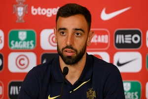 Ngôi sao Man United: Đừng hỏi tôi câu hỏi ấy nữa