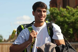 Carlos Alcaraz đầy năng lượng trở lại sân đấu