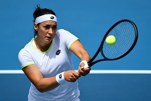 Khi “bộ trưởng hạnh phúc” Ons Jabeur phải tìm nơi chữa lành