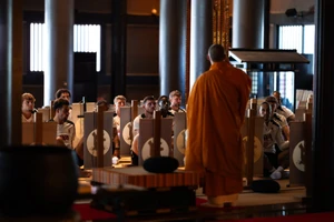 Salah gây bão mạng xã hội do đến viếng chùa