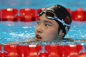 Thần đồng bơi lội Trung Quốc tạo kỳ tích lịch sử