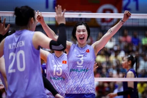Bóng chuyền nữ Việt Nam thắng ngược dòng Thái Lan vô địch SEA V.League