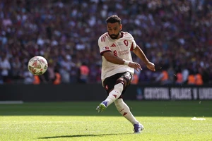 Mohamed Salah tạo dấu ấn lịch sử