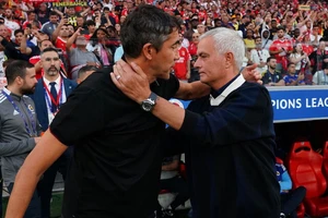 Champions League vừa khai màn đã có huấn luyện viên mất việc