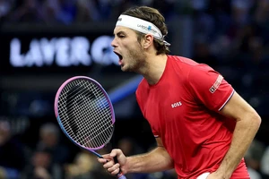 Taylor Fritz gây sốc cho Alcaraz, Team World dẫn trước tại Laver Cup