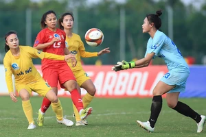 Đội TP.HCM 1 níu chân Hà Nội ở trận “chung kết lượt đi”